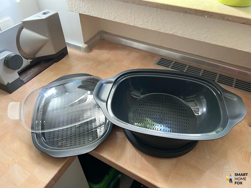 Man sieht den Damfgaraufsatz des Monsieur Cuisine.